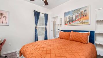 3 habitaciones, escritorio, tabla de planchar con plancha y wifi