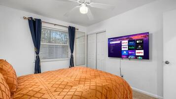 4 bedrooms, desk, iron/ironing board, WiFi