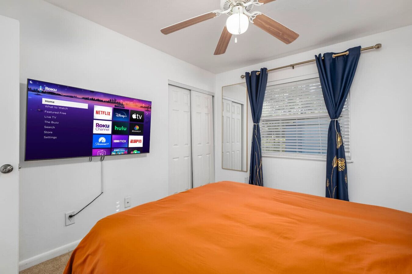 4 bedrooms, desk, iron/ironing board, WiFi