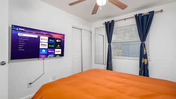 4 slaapkamers, een bureau, een strijkplank/strijkijzer, wifi