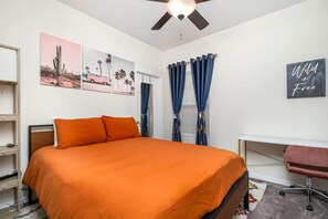 3 slaapkamers, een bureau, een strijkplank/strijkijzer, gratis wifi