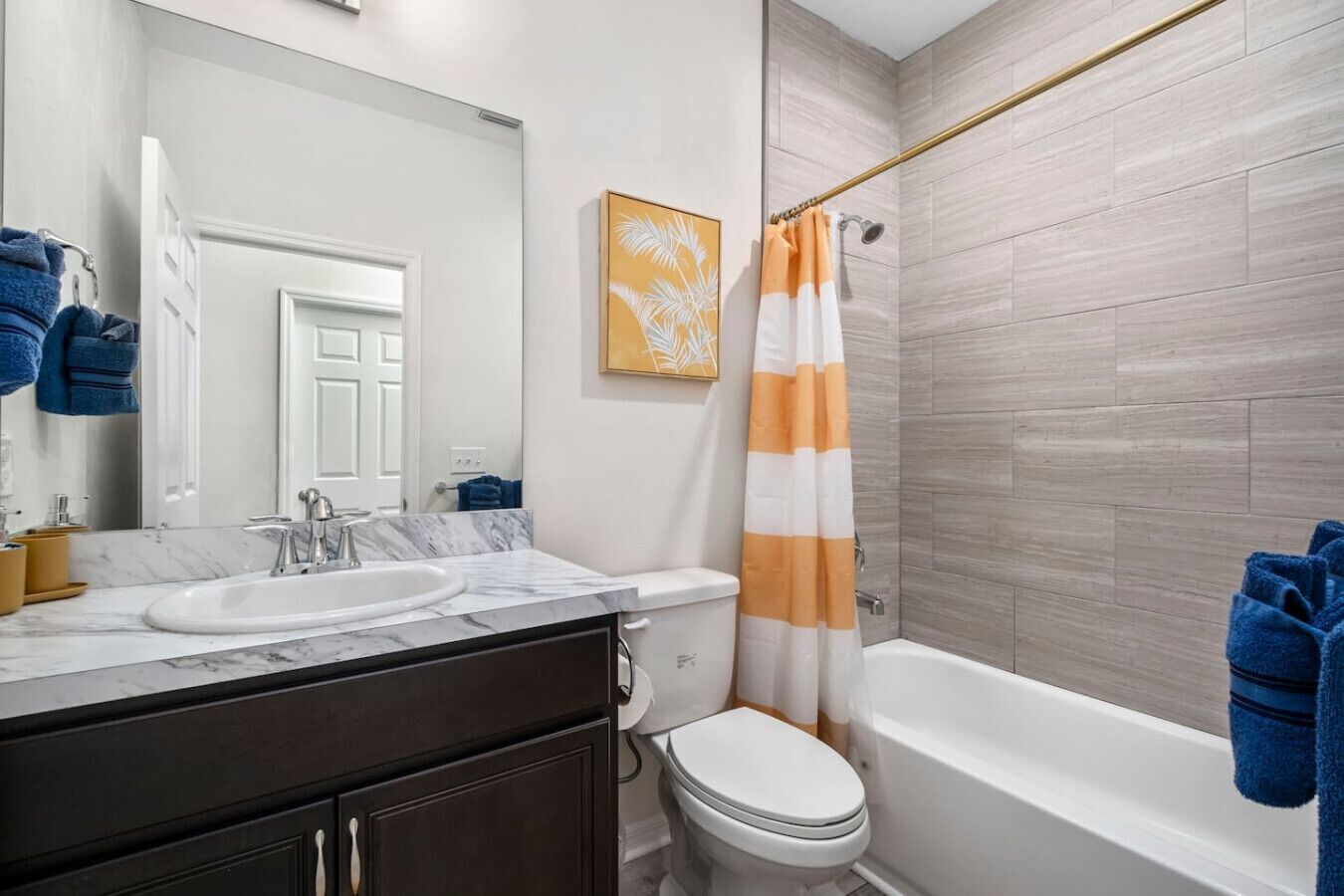 Articles de toilette gratuits, sèche-cheveux, serviettes fournies
