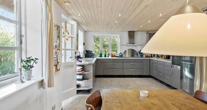 4 bedroom gorgeous home in Nørre Alslev