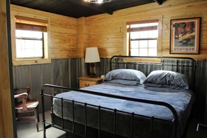 3 bedrooms, iron/ironing board, free WiFi, bed sheets - 7Js Waco Western Club - Privacy, View, Pool & Hot Tub (Riesel)