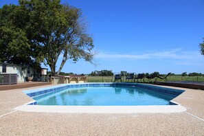 Outdoor pool - 7Js Waco Western Club - Privacy, View, Pool & Hot Tub (Riesel)