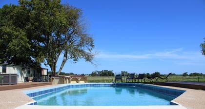 7Js Waco Western Club - Privacy, View, Pool & Hot Tub