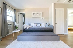 2 chambres, fer et planche à repasser, Wi-Fi, draps fournis