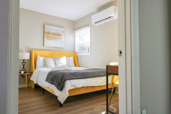 2 quartos, ferros/tábuas de passar roupa, Wi-Fi, roupa de cama
