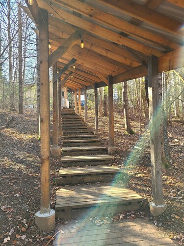 Cottage-7 min to Ski Stratton-Woodstove-Firepit-Brook On Property-Views-Dogs OK