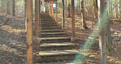 Cottage-7 min to Ski Stratton-Woodstove-Firepit-Brook On Property-Views-Dogs OK