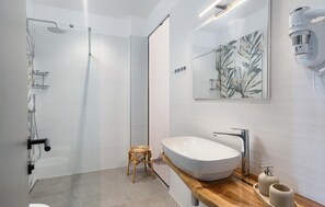 Shower, hair dryer - Awesome home in Salvela with sauna (Salvela)