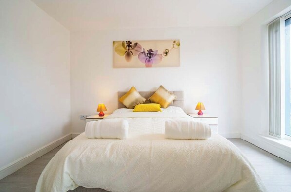 2 chambres, fer et planche à repasser, Wi-Fi, draps fournis