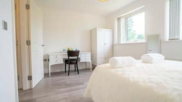 2 bedrooms, iron/ironing board, WiFi, bed sheets