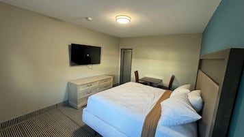 Escritorio, wifi gratis y ropa de cama