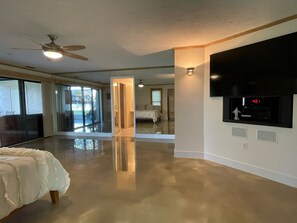 3 bedrooms, in-room safe, iron/ironing board, travel crib