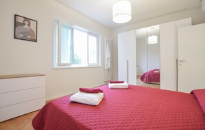 3 Schlafzimmer, Reisekinderbett, kostenloses WLAN, Bettwäsche