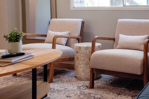 Interior - Scott Casa - Walkable location, inviting patio, vibrant space! (Scottsdale)