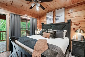 5 bedrooms, iron/ironing board, free WiFi, bed sheets - Close to all action W/ HotTub GameRoom Theatre (Pigeon Forge)