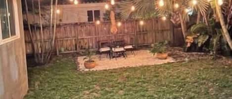 المنطقة المحيطة بالمنشأة