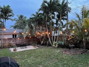 Property grounds - Palmitas A&A (Hollywood)