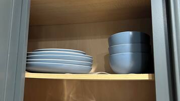 4 bedrooms, desk, iron/ironing board, WiFi