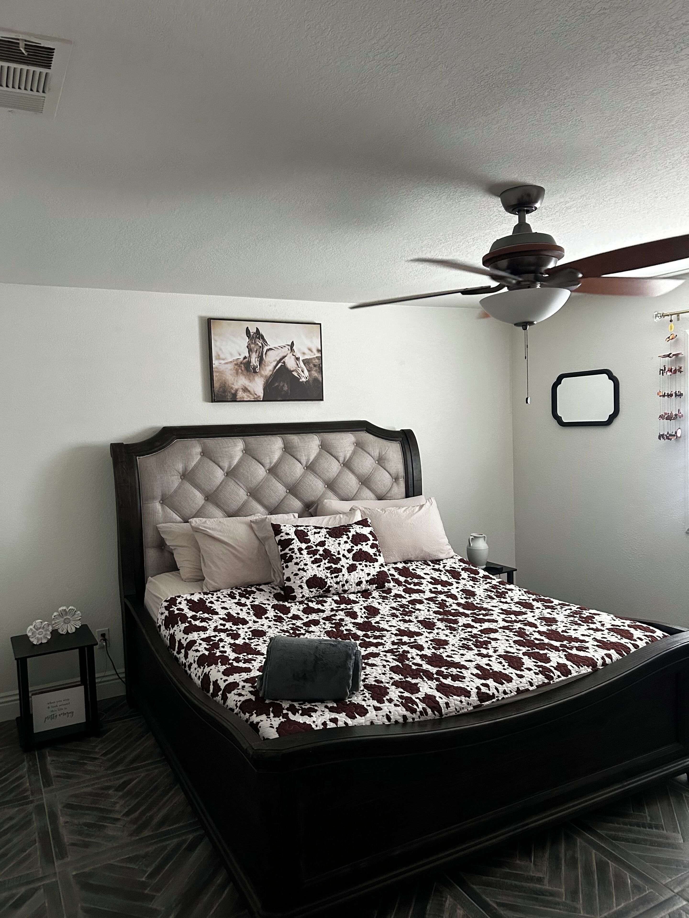 4 bedrooms, desk, iron/ironing board, WiFi