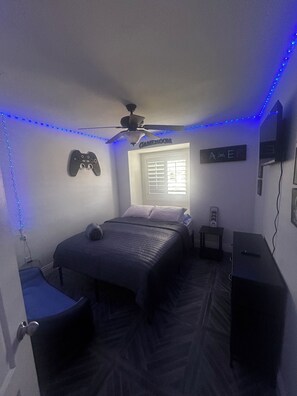 4 bedrooms, desk, iron/ironing board, WiFi