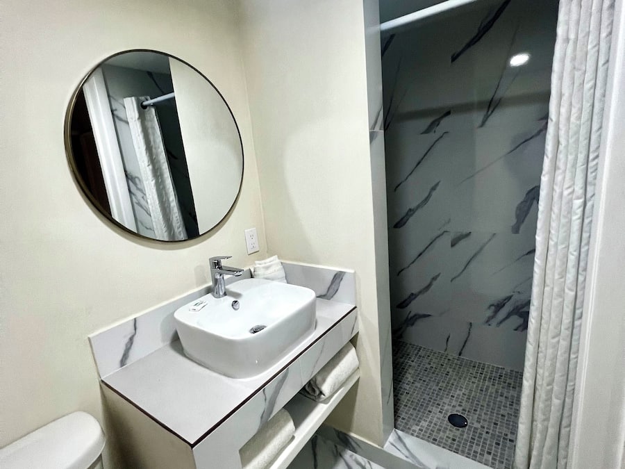 Room, 1 Double Bed | Bathroom | Shower, free toiletries, towels, soap
