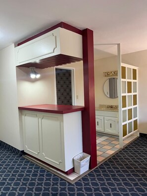 普通客房 | 書桌、手提電腦工作空間、遮光窗簾/窗簾、熨斗/熨衫板