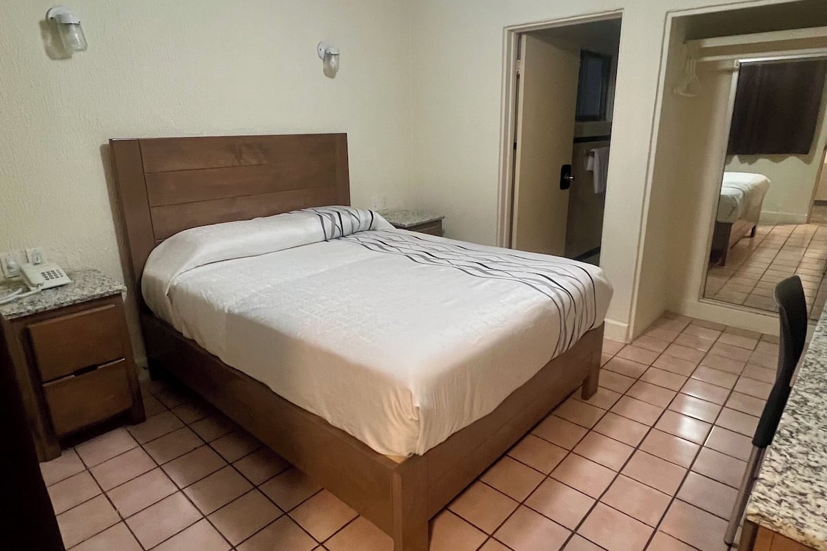 Room, 1 Double Bed | Desk, laptop workspace, blackout curtains, iron/ironing board