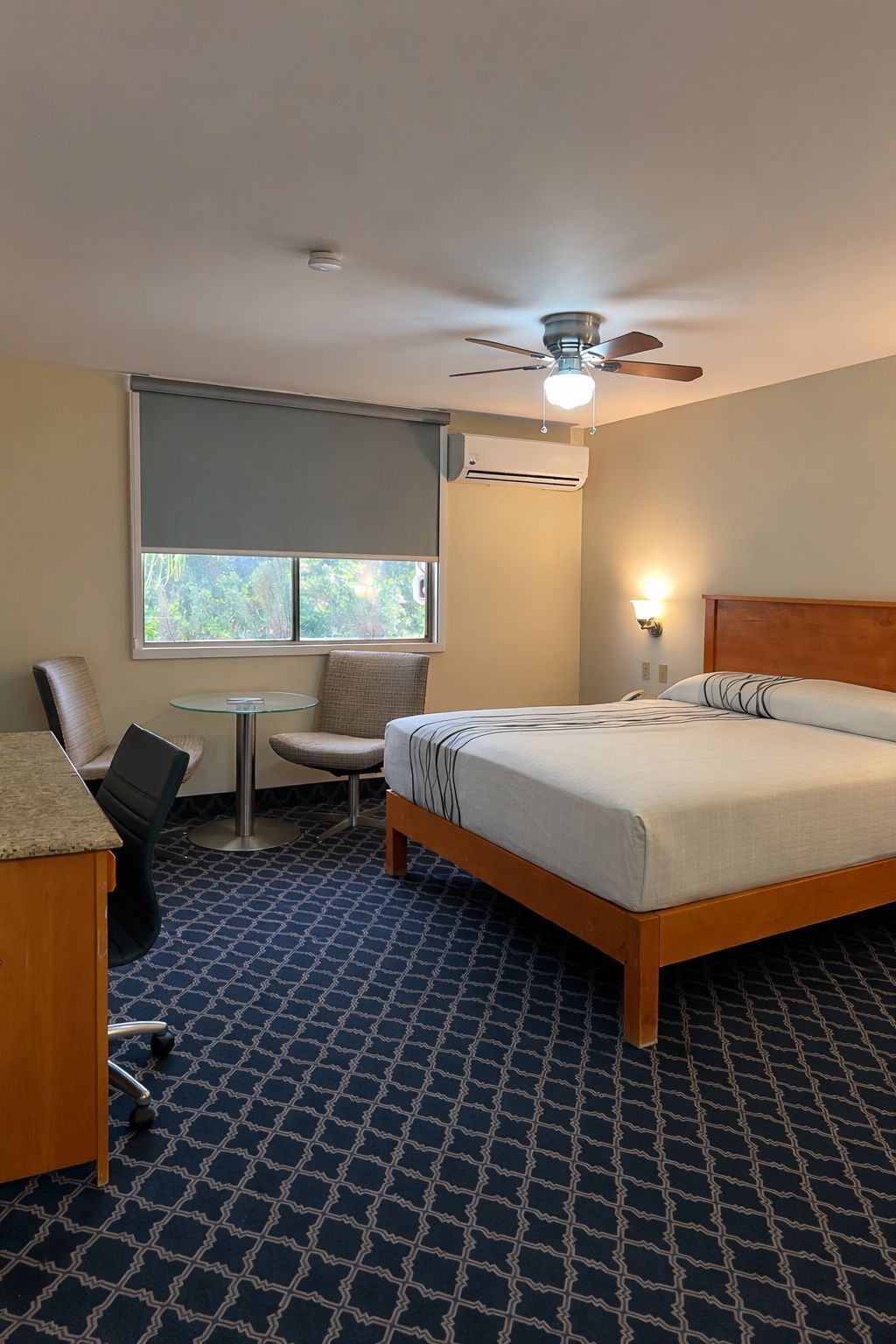 Junior-Zimmer | Schreibtisch, laptopgeeigneter Arbeitsplatz, Verdunkelungsvorhänge