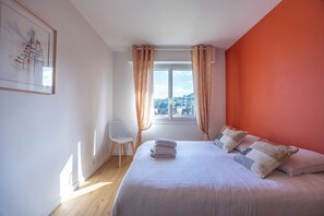 2 Schlafzimmer, Bügeleisen/Bügelbrett, Bettwäsche
