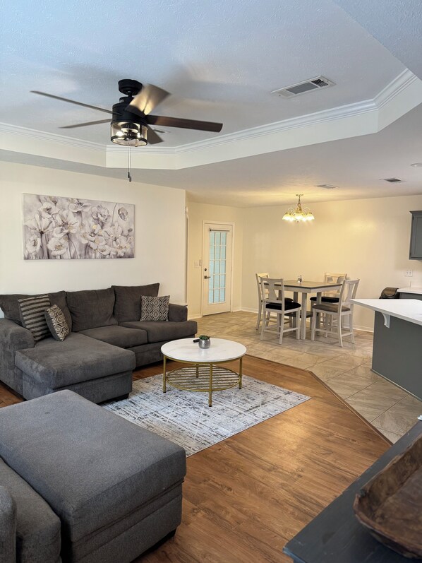 Smart TV, fireplace