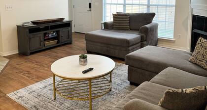 Graphite Grove: A Modern Retreat