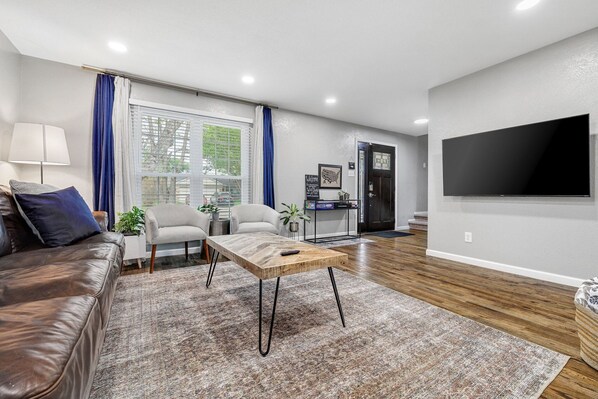 Smart-TV, Kamin, Tischfußball