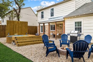Terrace/patio - NEW! 4 Bed 2.5 Bath, House w/ Cowboy Pool and Fire Pit in Central DFW! (Grand Prairie)