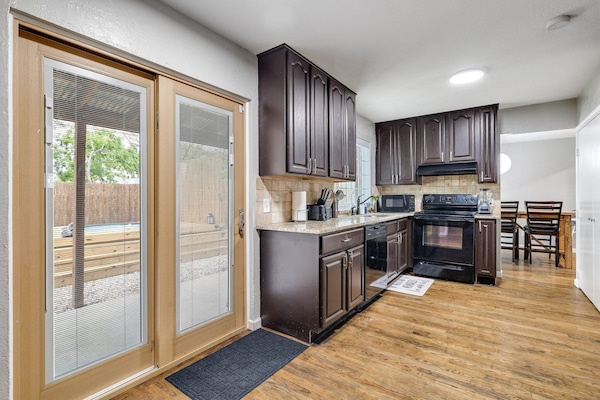 Refrigerador, microondas, horno y parrilla de estufa