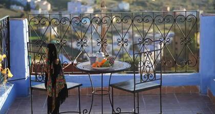 Cozy room with private Bathroom inside the Medina.