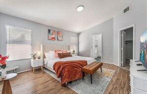 3 bedrooms, desk, iron/ironing board, WiFi