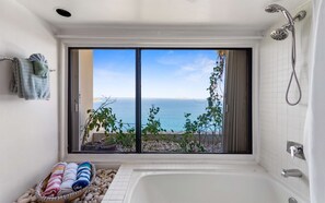Shower, towels - Generator! Top Floor Condo - 5 mins to Magens (St. Thomas)