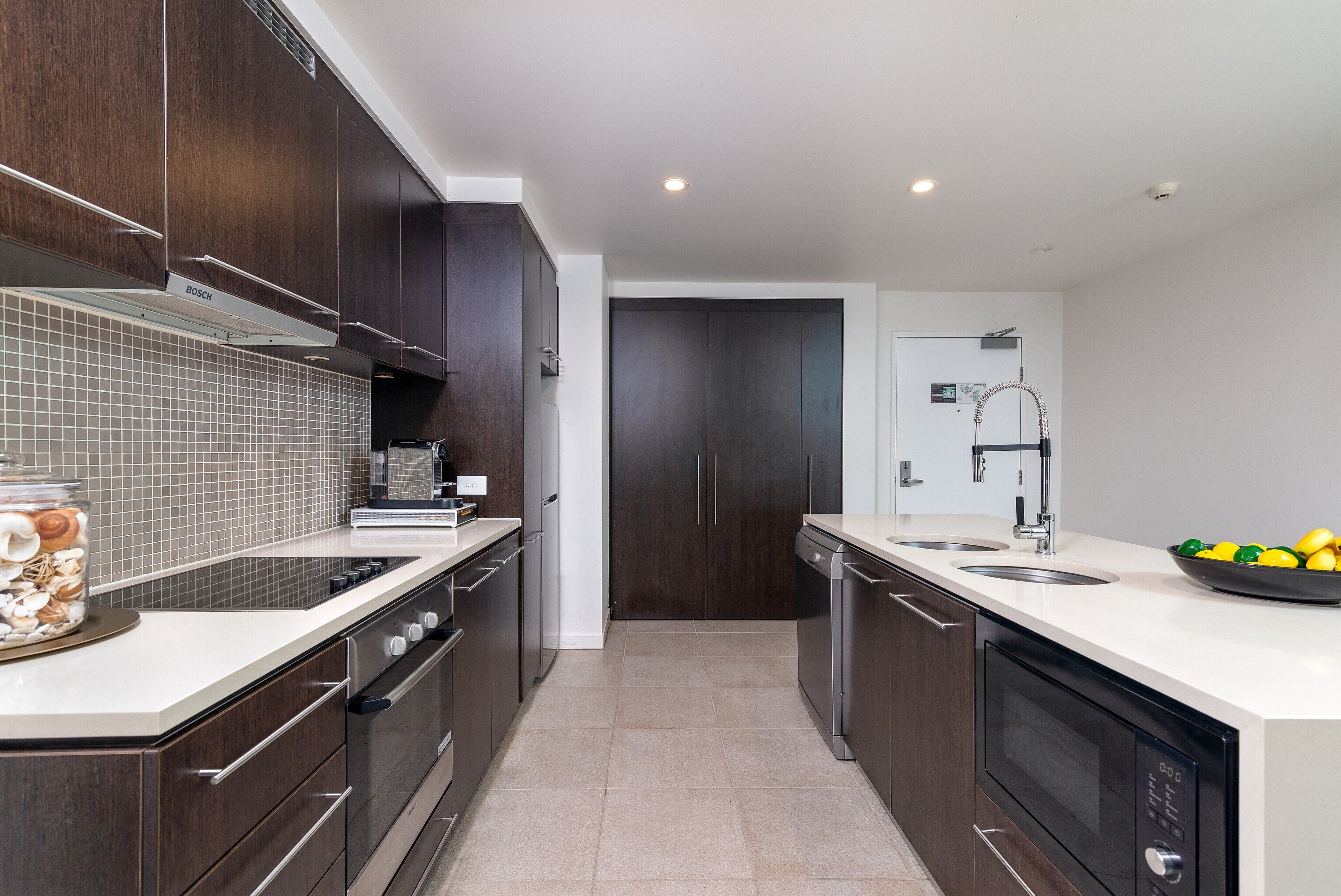 Mikrobølgeovn, kokeplater og oppvaskmaskin