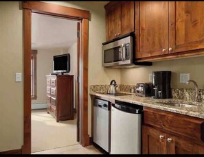 Private kitchen - Grand Lodge Peak 7 Ski In/Out 2-bedroom sleeps 8, full hotel amenities  (Breckenridge)