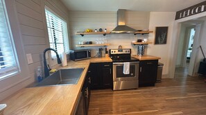 Fridge, microwave, stovetop, dishwasher - PROMO: 5% Weekly • 10% Monthly | West End Duplex (Atlanta)