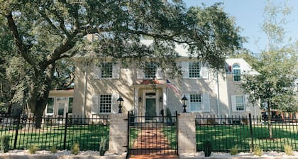 The Carriage House Inn Bed and Breakfast