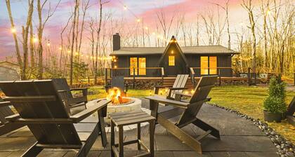 NEW Pocono Lake Modern & Cozy Cabin, Hot Tub, Pools