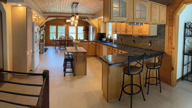 Private kitchen - 4 Bedroom Country Bliss with Rooftop Lounge Loft (Chittenango)