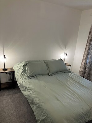 4 habitaciones, tabla de planchar con plancha, wifi y ropa de cama
