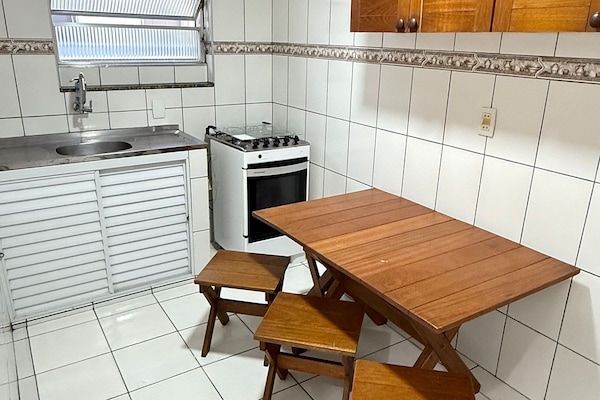 Departamento familiar | Cocina privada | Cafetera y tetera y comedor