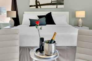 5 bedrooms, iron/ironing board, free WiFi, bed sheets - Stella Villa: Luxe 5BR Pet Friendly Retreat w/ pool table, darts, 65” TV, wet bar, ping pong (Henderson)