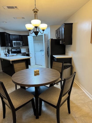 Dining - The Obsidian Reservoir Escape! AC, WiFi (Brandon)
